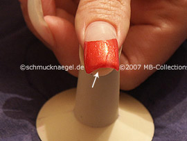 Nagellack in der Farbe hellrot