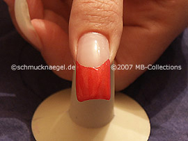 Nagellack in der Farbe hellrot
