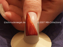 Nagellack in der Farbe kastanienbraun