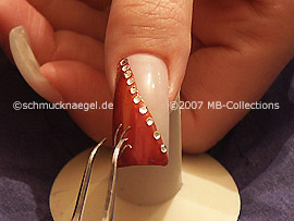 Pinzette und Nail Tattoo