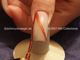Nagellack in der Farbe kastanienbraun
