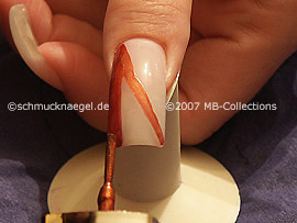 Nagellack in der Farbe kastanienbraun