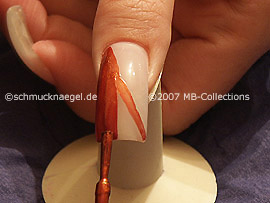 Nagellack in der Farbe kastanienbraun