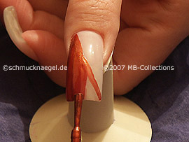 Nagellack in der Farbe kastanienbraun