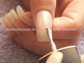 Nagellack in der Farbe perlmutt