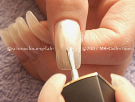 Nagellack in der Farbe perlmutt