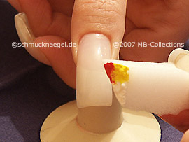 Dreieckiger Schwamm mit Acrylfarben