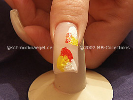 Dreieckiger Schwamm mit Acrylfarben