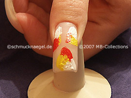 Dreieckiger Schwamm mit Acrylfarben
