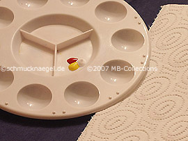Acrylfarben, Farb-Mischpalette und Papierserviette