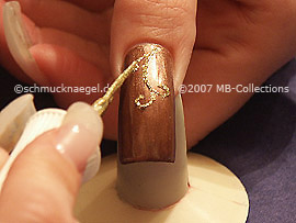 Nailart Liner in der Farbe gold-glitter