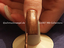 Nagellack in der Farbe braun