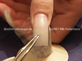 Pinzette und durchsichtiges Klebeband