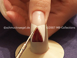 Nailart Liner in der Farbe gold