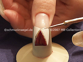 Nailart Liner in der Farbe gold