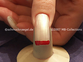 Nagellack in der Farbe dunkelrot