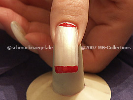 Nagellack in der Farbe dunkelrot