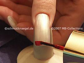 Nagellack in der Farbe dunkelrot