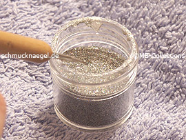 Spot-Swirl und das Glitter-Pulver in silber