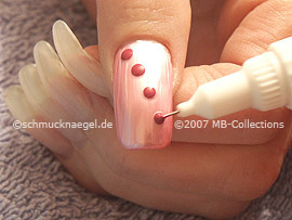 Nailart Pen in den Farben lavendel und weiß