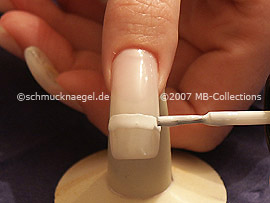 Nagellack in der Farbe weiß