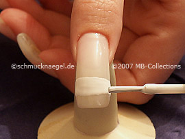 Nagellack in der Farbe weiß