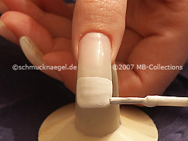 Nagellack in der Farbe weiß