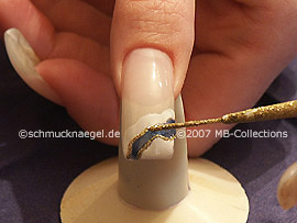 Nailart Liner in der Farbe gold-glitter