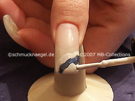Nagellack in der Farbe weiß
