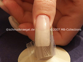 Durchsichtiges Klebeband und Pinzette