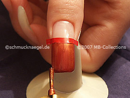 Nagellack in der Farbe kupfer