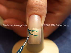 Nailart Liner in der Farbe grün