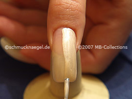 Nagellack in der Farbe hellbeige