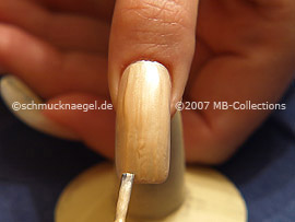 Nagellack in der Farbe hellbeige