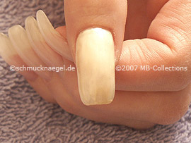 Esmalte de color beige claro