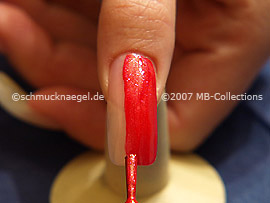 Esmalte en rojo claro con glitter