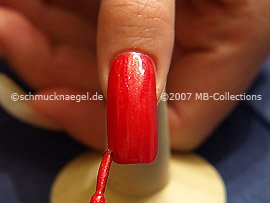 Esmalte en rojo claro con glitter