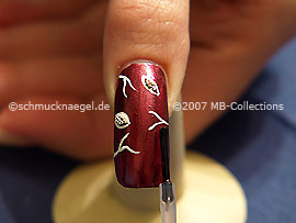 Al fin utilice el esmalte transparente