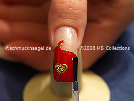 Al fin utilice el esmalte transparente