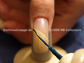 Nail art liner de color verde oscuro