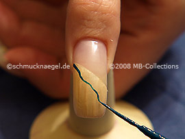 Nail art liner de verde oscuro