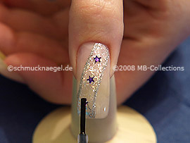 El esmalte transparente protege el motivo