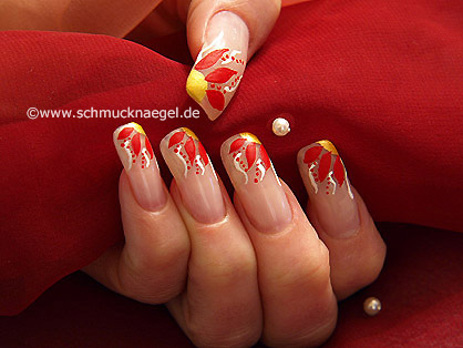 Motivo floral para uñas con nail art liner