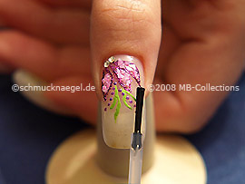 Al fin utilice el esmalte transparente