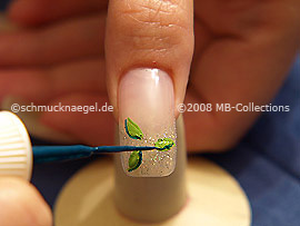 Nail art liner en verde oscuro