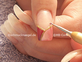 Esmalte transparente, spot-swirl y piedras strass