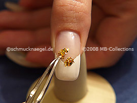 Papel de oro y pinzeta