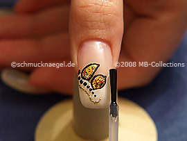 Al fin utilice el esmalte transparente