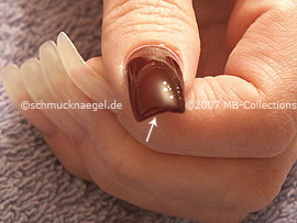 Esmalte de color rojo oscuro