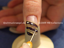 Spot-swirl y los nail art shapes en forma de corazón